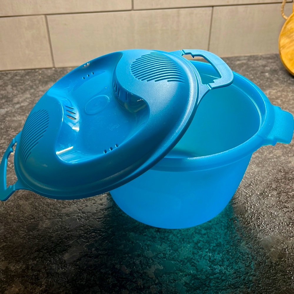 COPY - - 2 piece rice steamer. Vintage Tupperware. Exc condition but missing in…